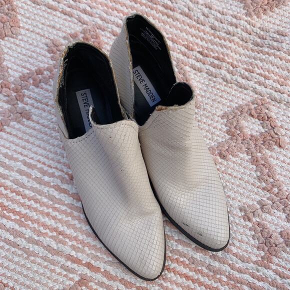 White and Black Steve Madden Petra Snake Skin Heeled Ankle Booties 8 - Picture 2 of 16